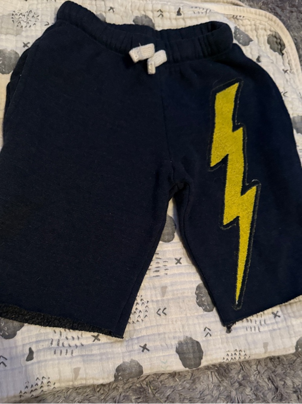 Boys Size 4 CALIFORNIAN VINTAGE Navy SHORTS w/ Yellow Lightning Bolt